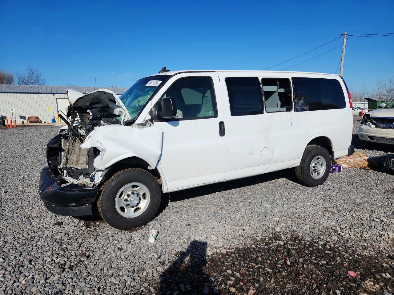 2017 CHEV Express VIN 1GCWGAFF0H1283738 photo 1