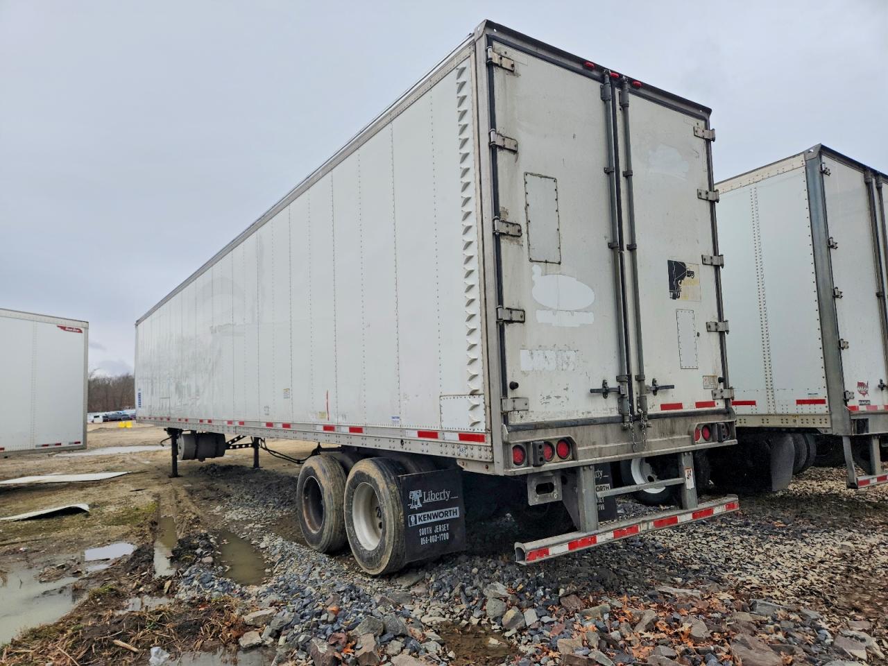 2011 CIMC Trailers VIN 527SR5326BM000372 photo 3