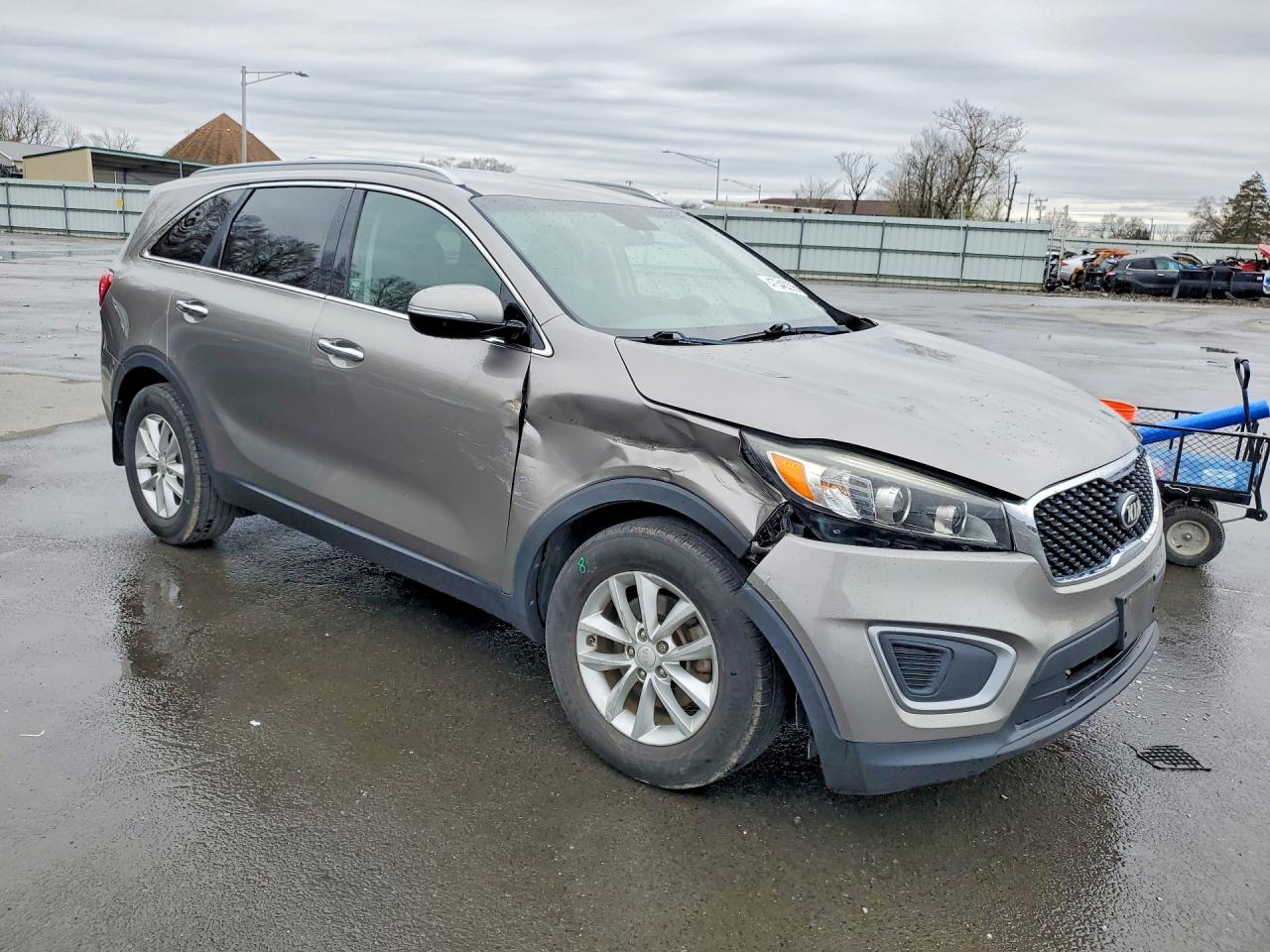 2017 Kia Sorento VIN 5XYPG4A31HG301151 photo 4