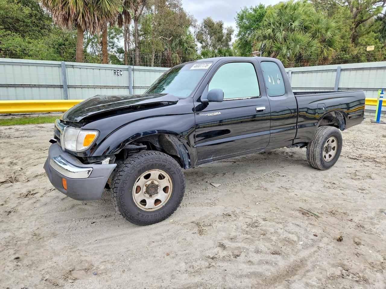 1998 Toyota Tacoma VIN 4TASM92N4WZ172476 photo 1