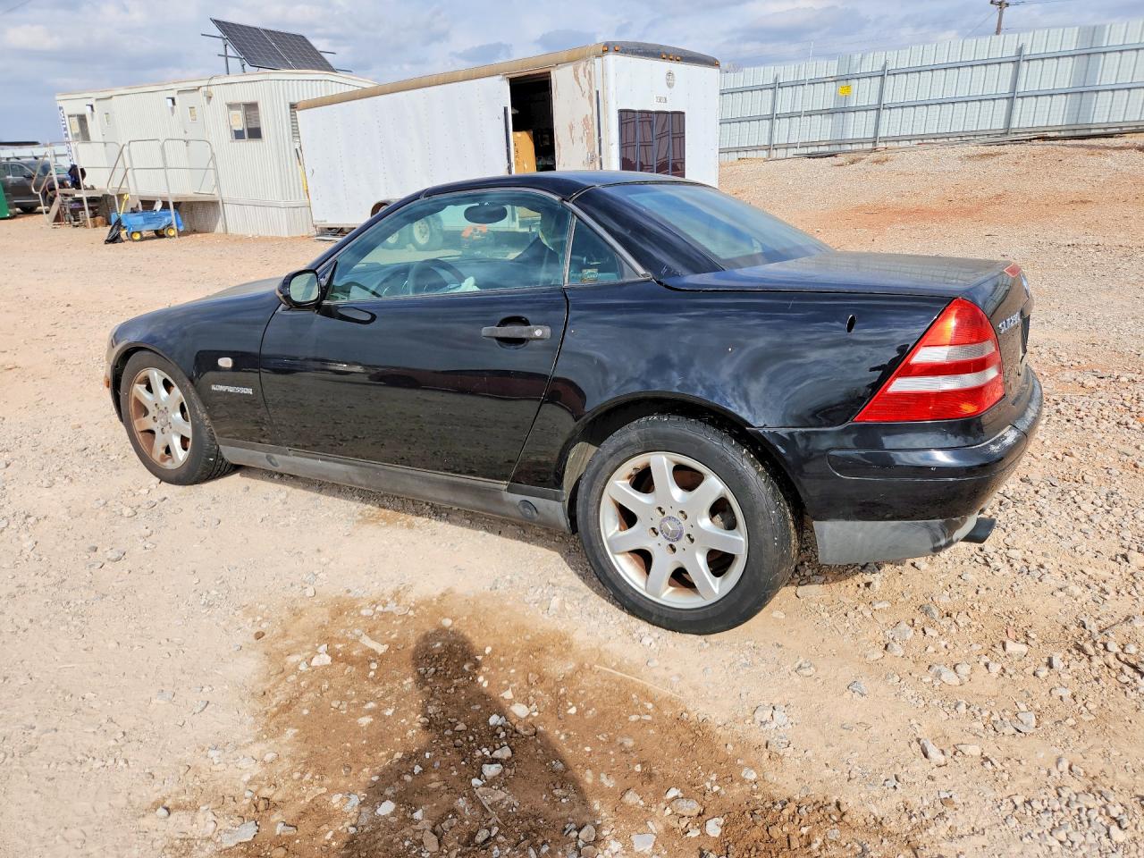 1999 Mercedes-Benz Slk-class VIN WDBKK47F6XF119438 photo 2