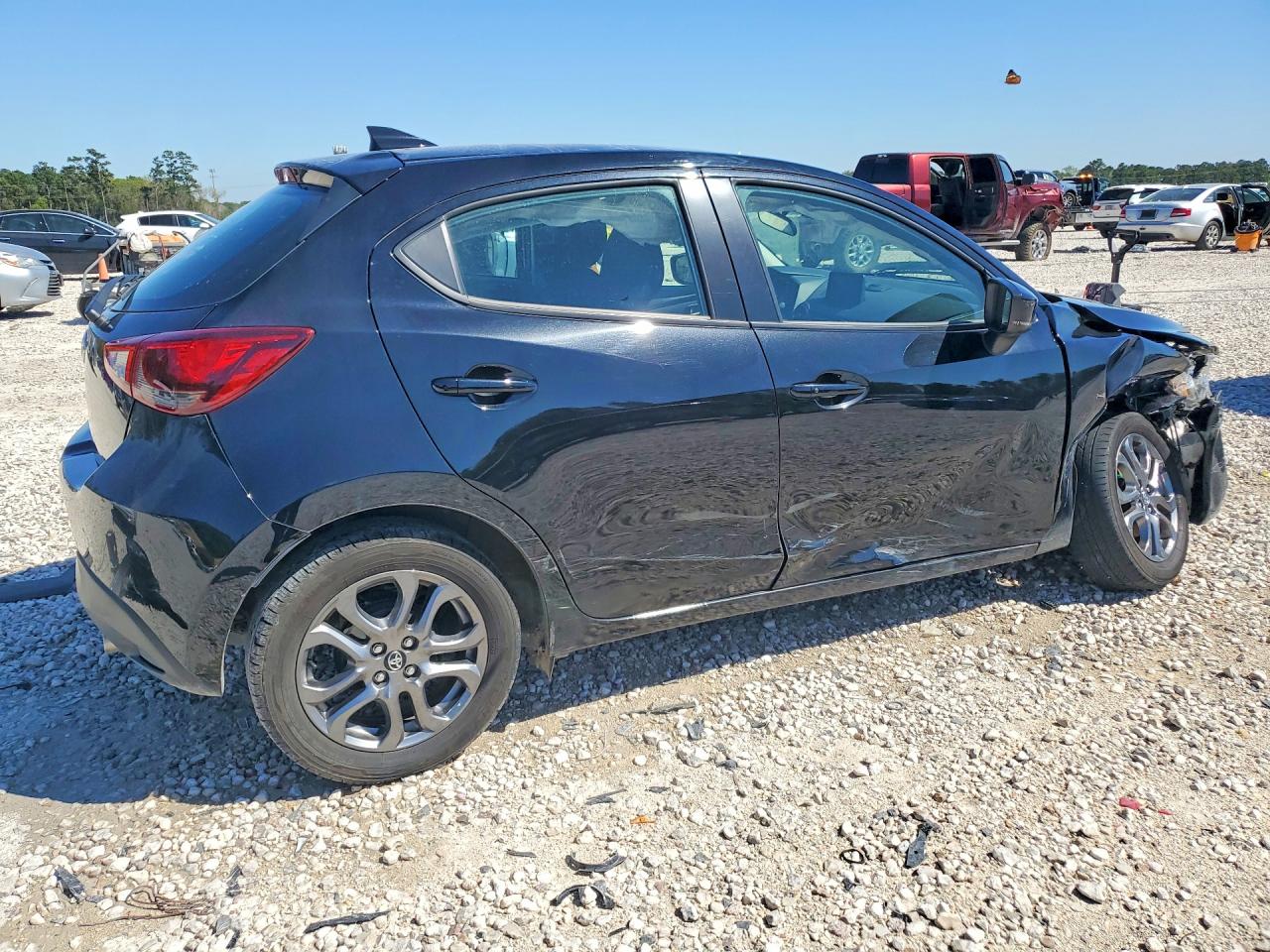 2020 Toyota Yaris VIN 3MYDLBJV0LY708159 photo 3