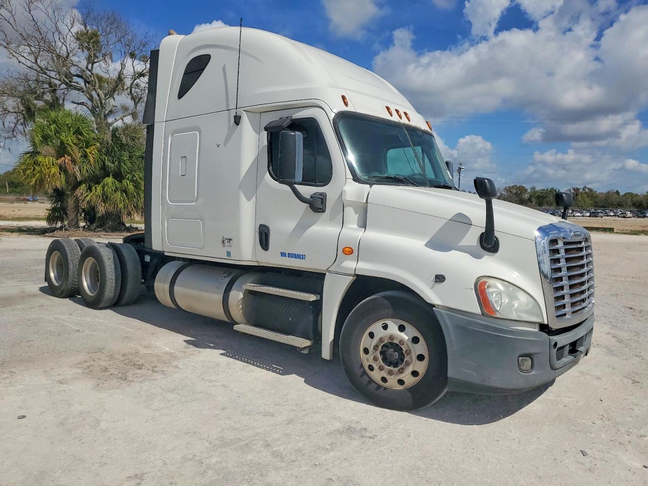 2013 FREIGHTLINER All models VIN 1FUJGLDR4DSFB0637 photo 1