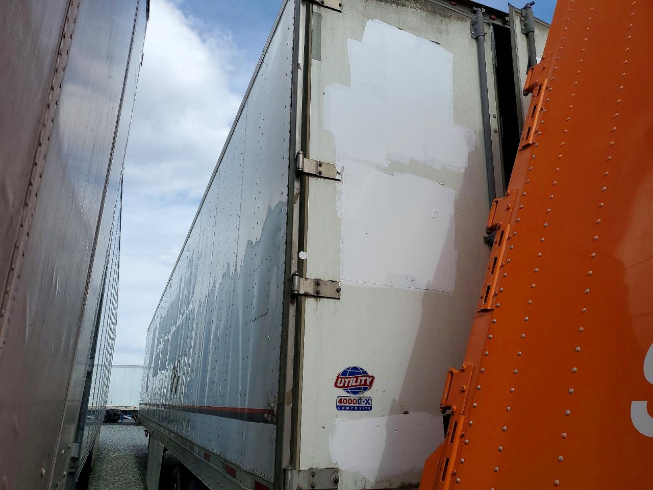 2015 UTILITY All models VIN 1UYVS2532FP089506 photo 3