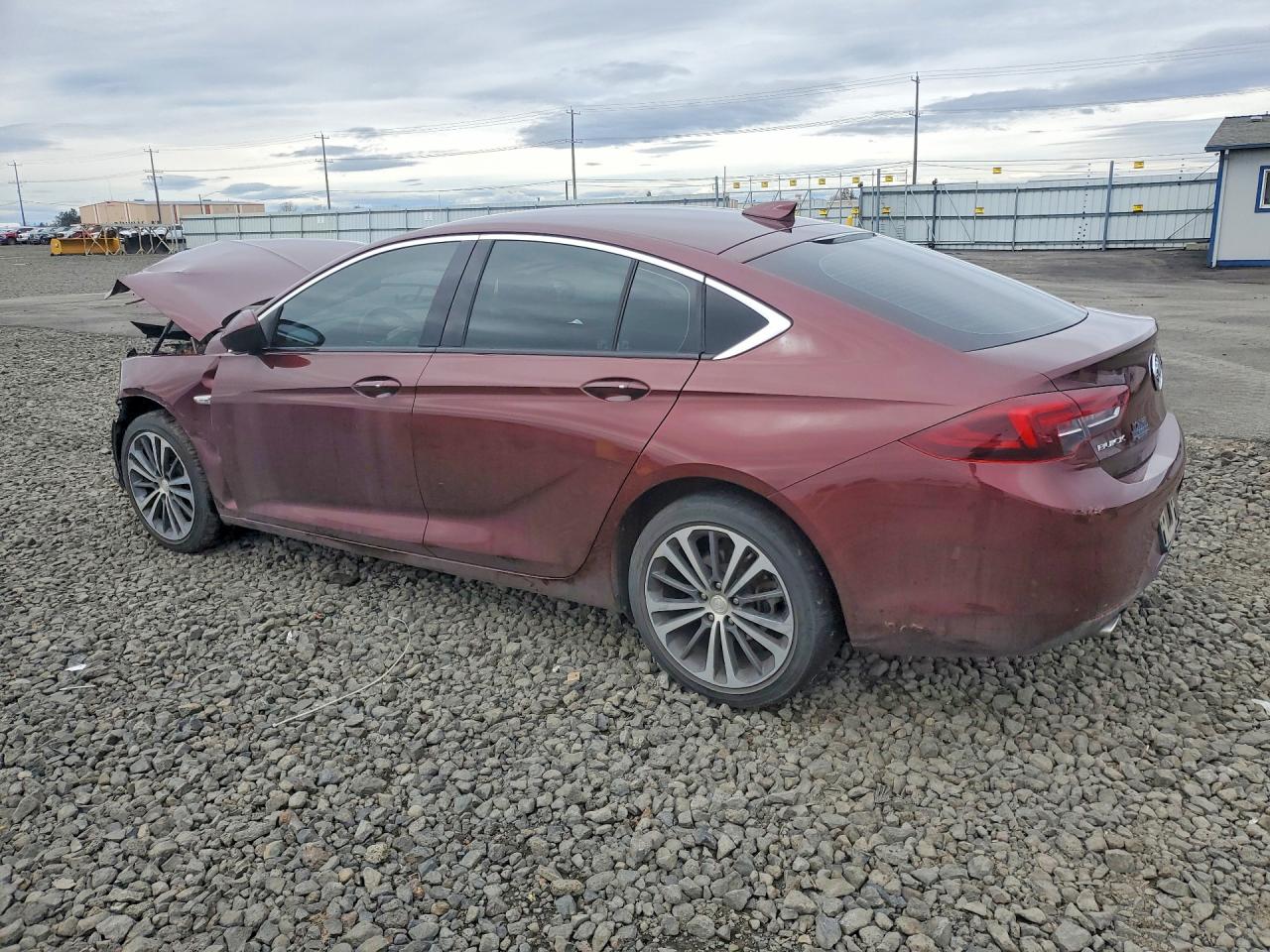 2018 BUICK Regal VIN W04GR6SX5J1101185 photo 2