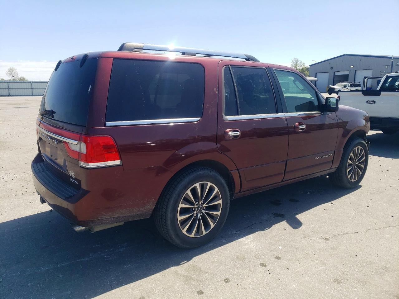 2015 Lincoln Navigator VIN 5LMJJ2HT0FEJ09588 photo 3
