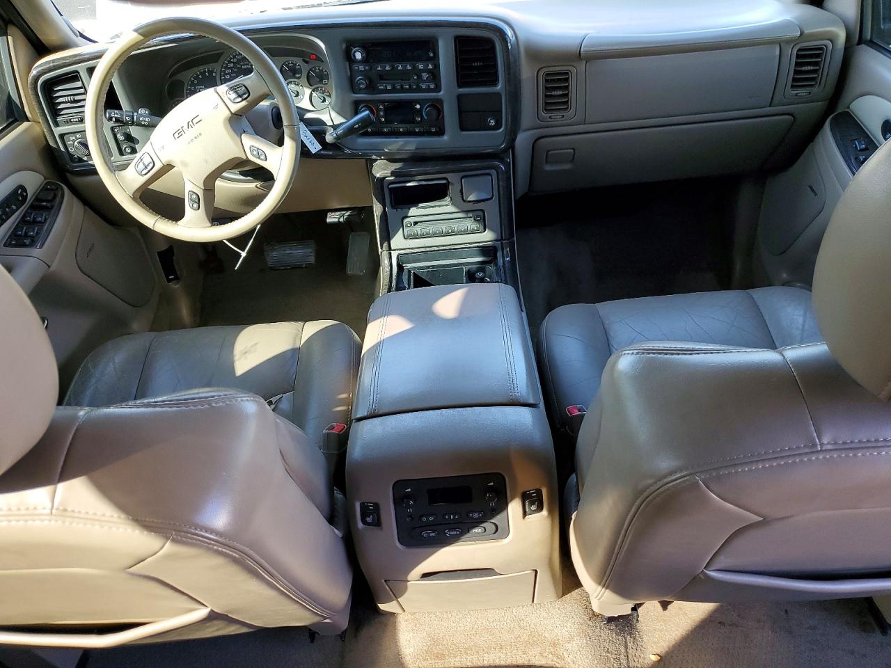 2005 GMC Yukon VIN 1GKFK66U35J212186 photo 8