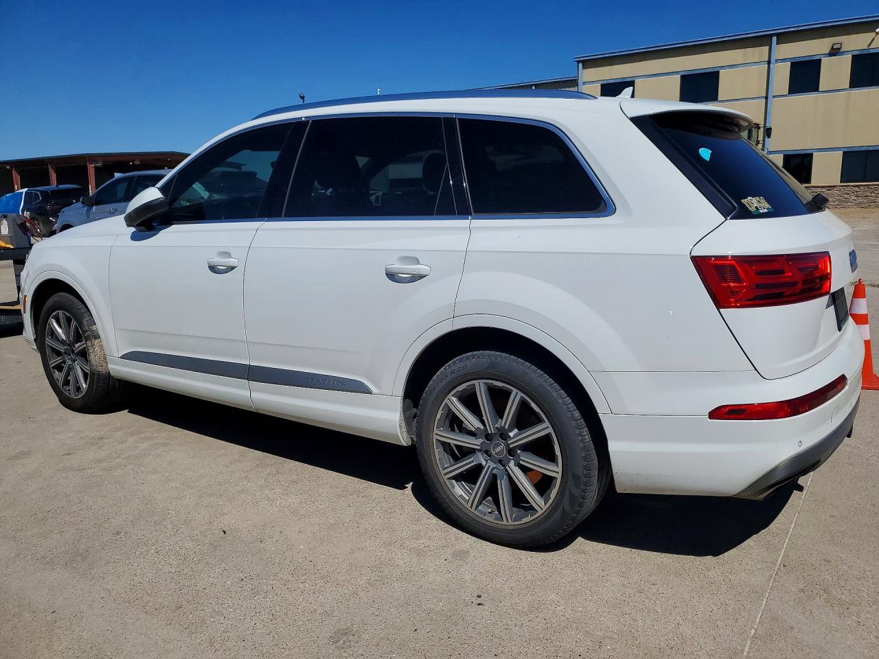 2018 Audi Q7 VIN WA1LHAF75JD002749 photo 2