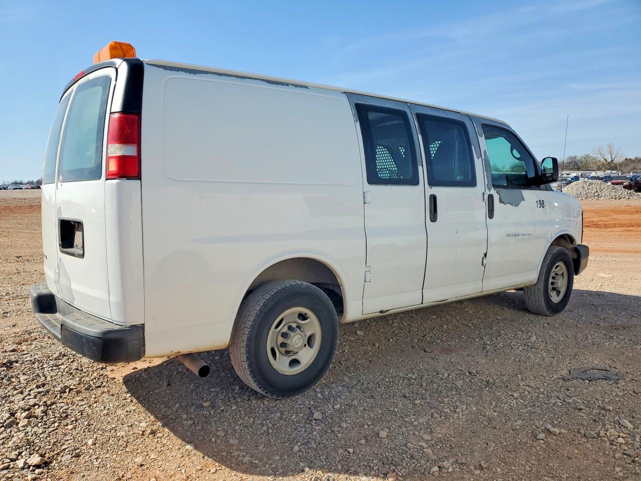 2008 Chevrolet Express VIN 1GCGG25C781136351 photo 3