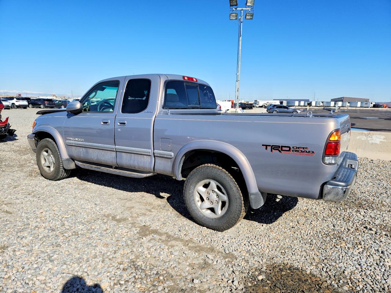 2000 TOYOTA Tundra VIN 5TBBT4813YS042247 photo 2