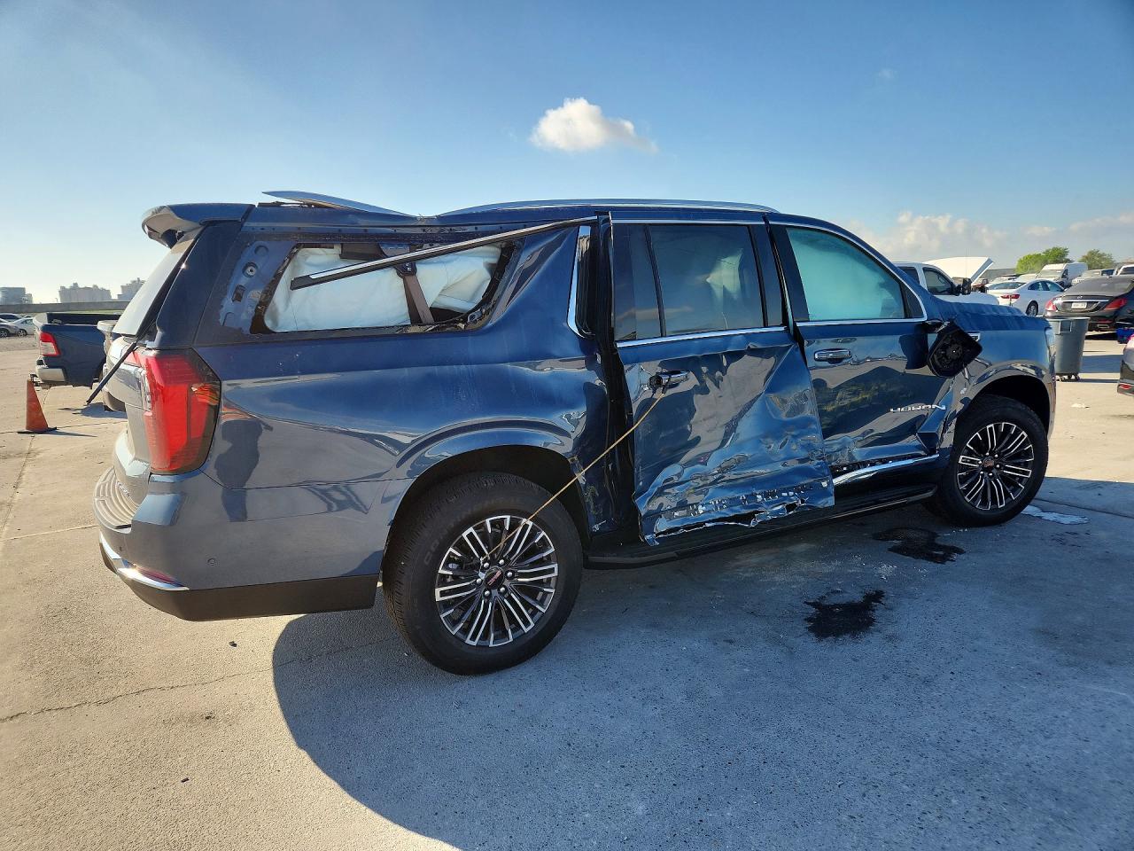 2026 GMC Yukon xl e VIN 1GKS1GK82TR251642 photo 3
