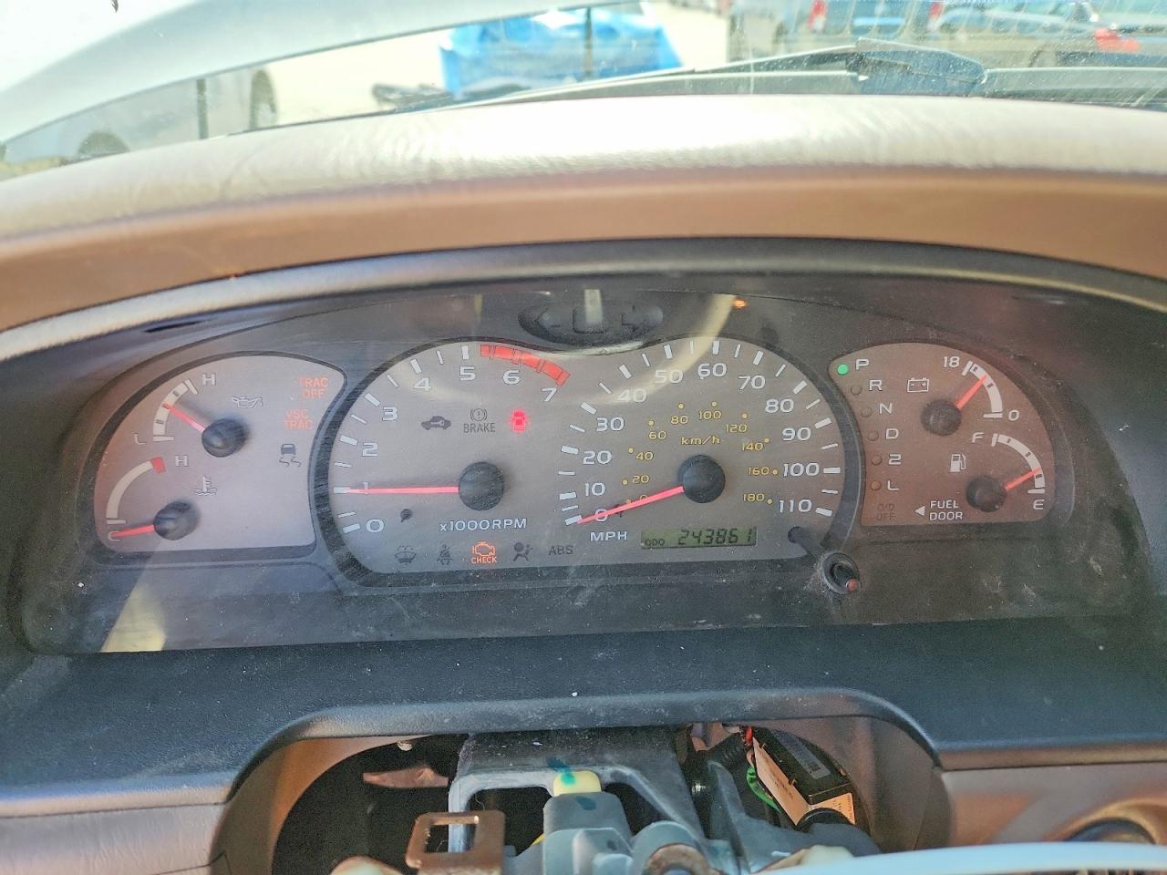 2002 Toyota Sequoia VIN 5TDZT34A62S109033 photo 9