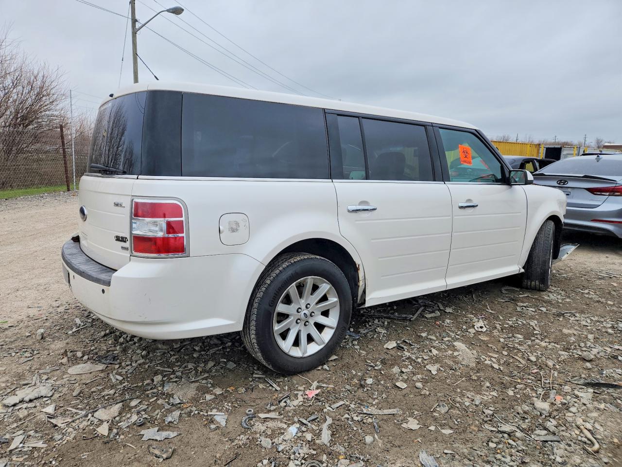2009 Ford Flex VIN 2FMEK62CX9BA19849 photo 3