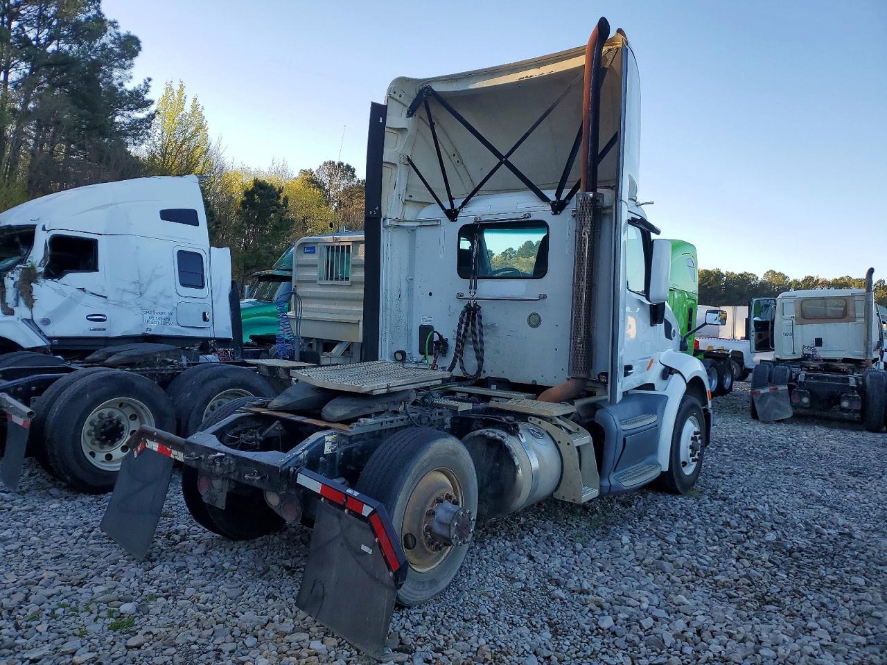 2017 PETERBILT All models VIN 1XPBA48X8HD428674 photo 4