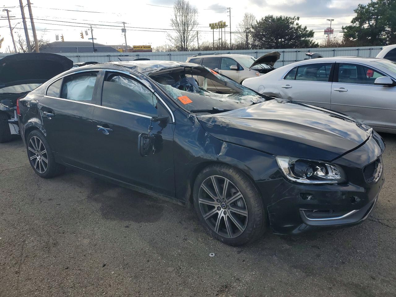 2017 Volvo S60 VIN LYV402TM8HB129758 photo 4