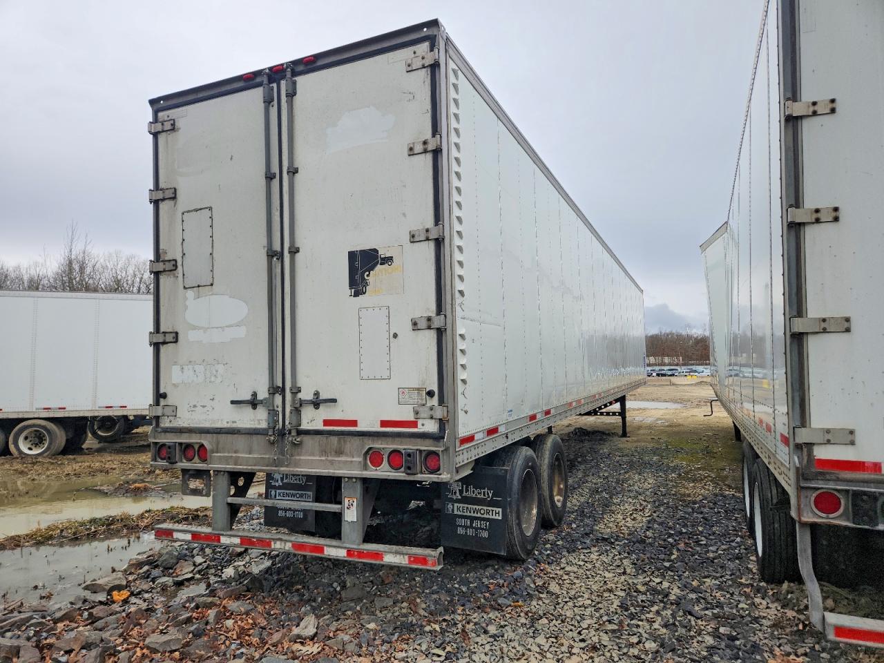 2011 CIMC Trailers VIN 527SR5326BM000372 photo 4