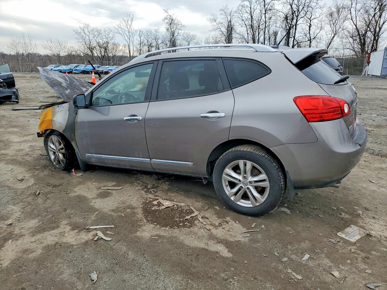 2015 Nissan Rogue VIN JN8AS5MV6FW762065 photo 2