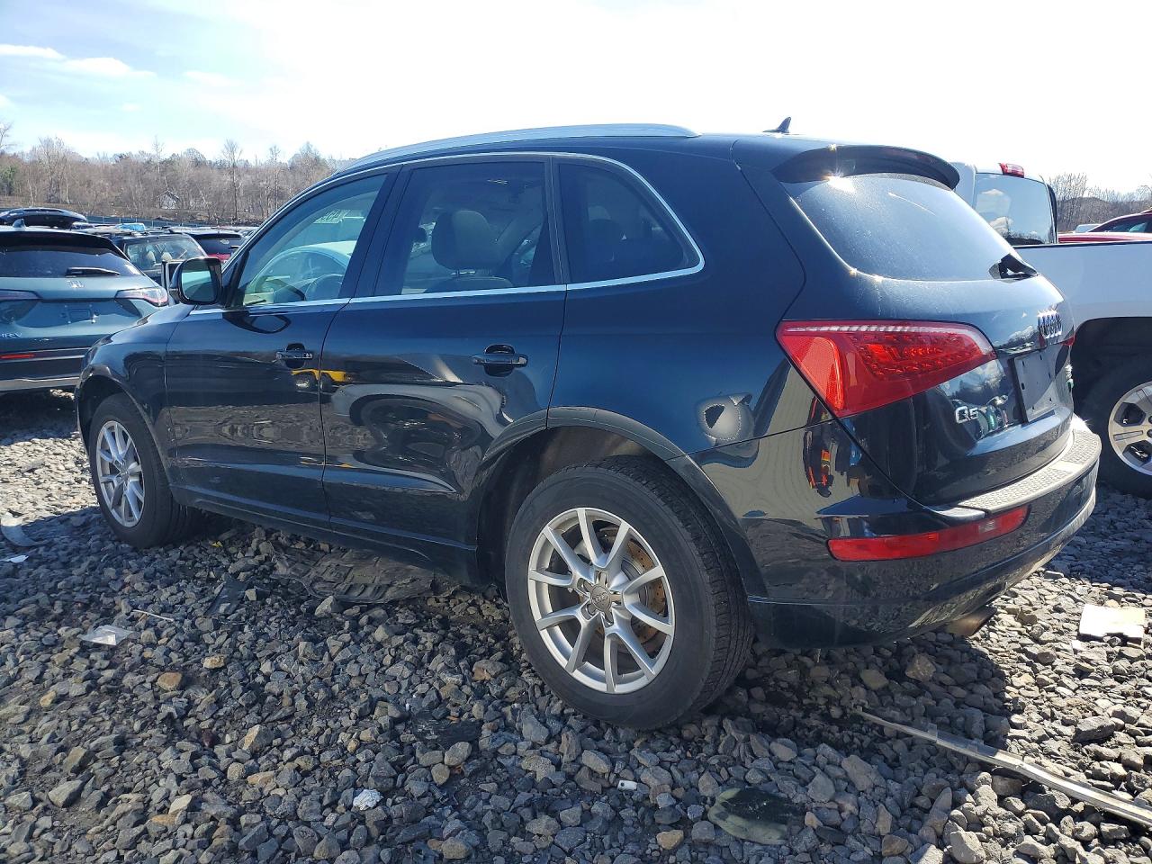 2010 Audi Q5 VIN WA1LKAFP2AA030138 photo 2