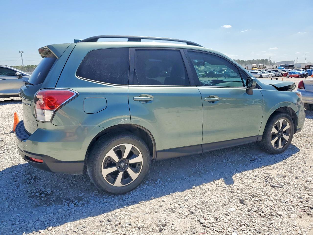 2018 Subaru Forester VIN JF2SJAEC9JH561140 photo 3