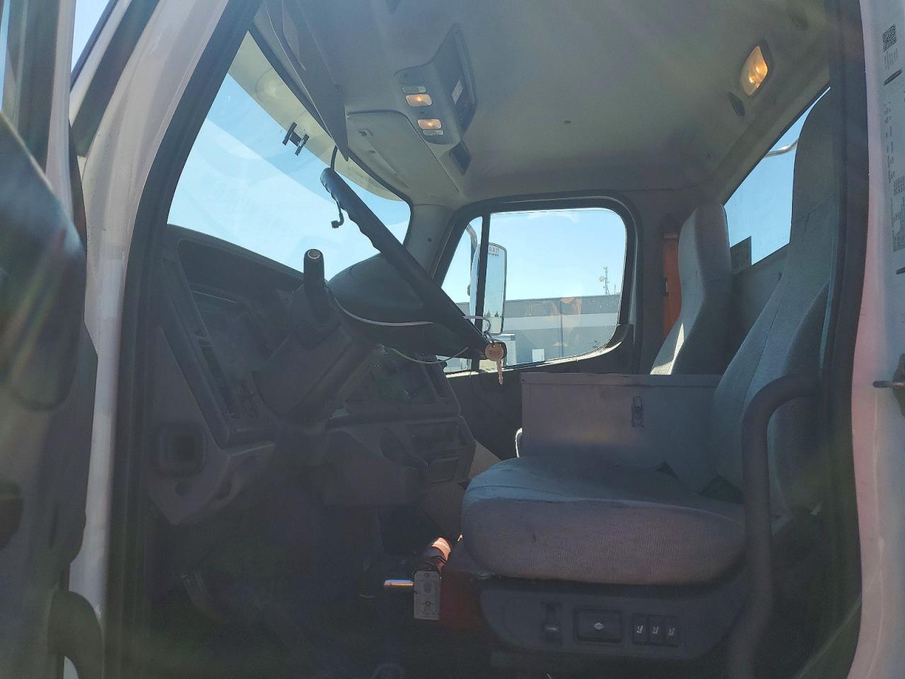 2019 FREIGHTLINER All other VIN 1FUBC4FT9KHLH9243 photo 7