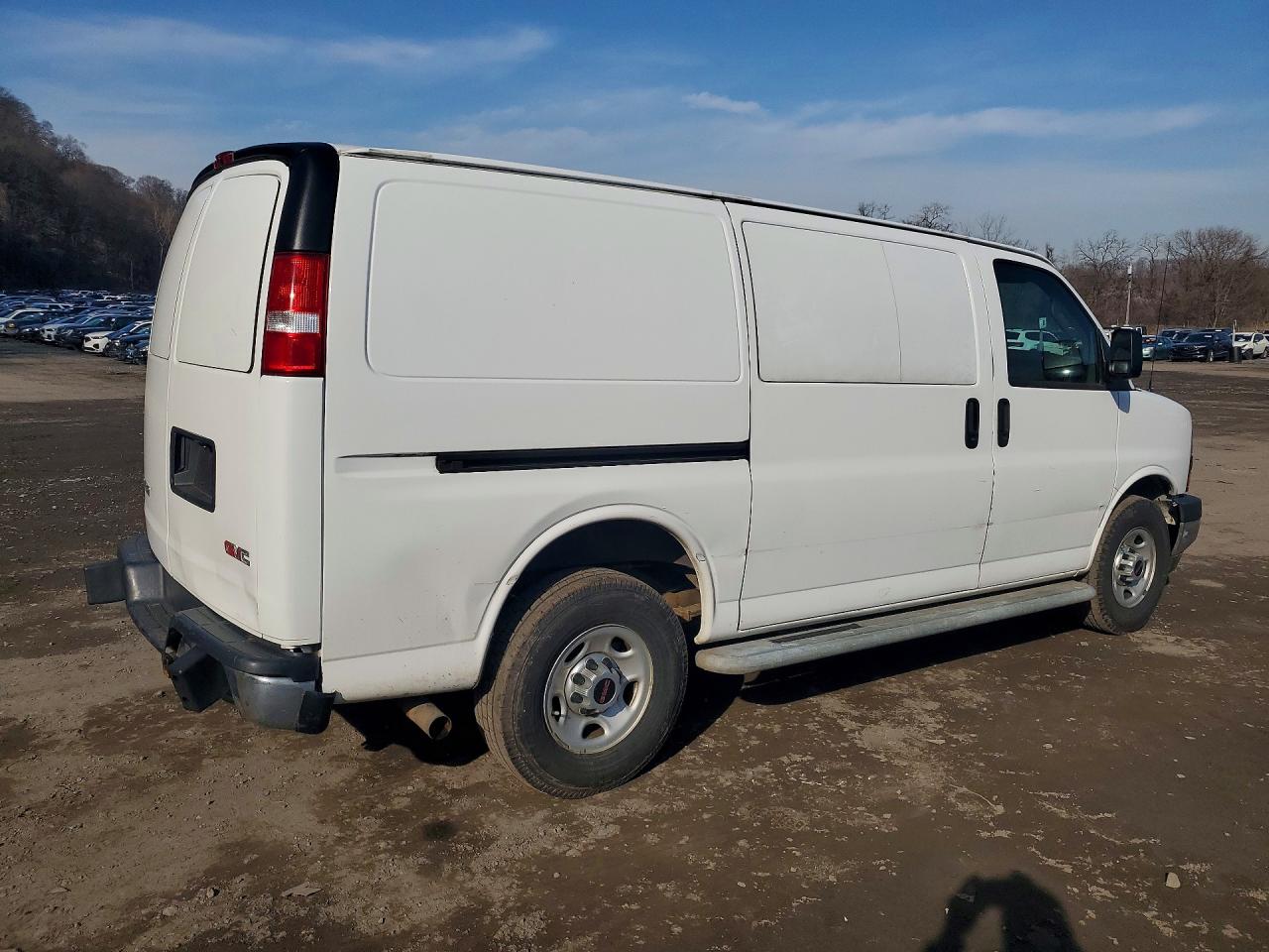 2017 GMC Savana VIN 1GTW7AFF0H1915735 photo 3