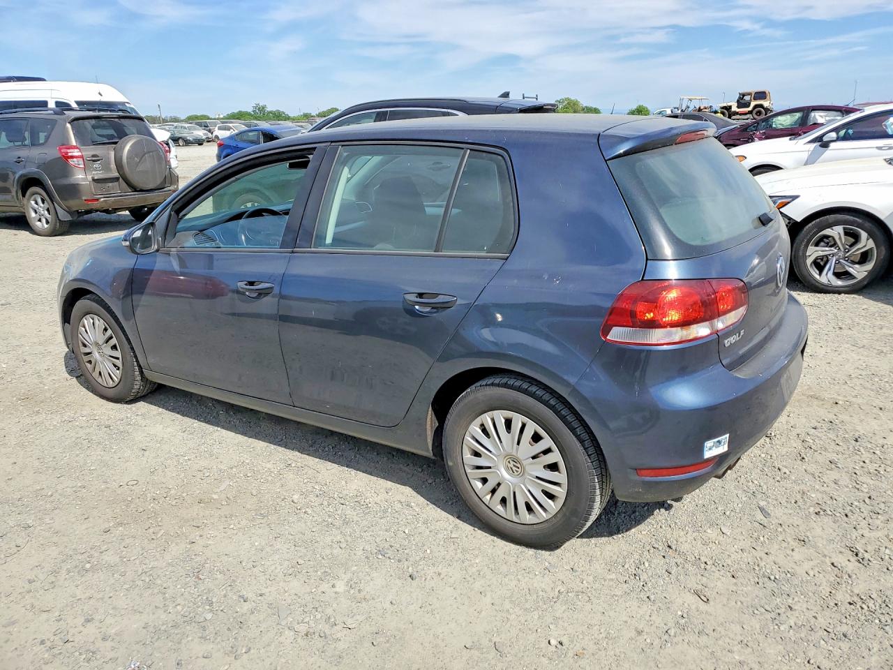 2013 Volkswagen Golf VIN WVWDB7AJ2DW097085 photo 2