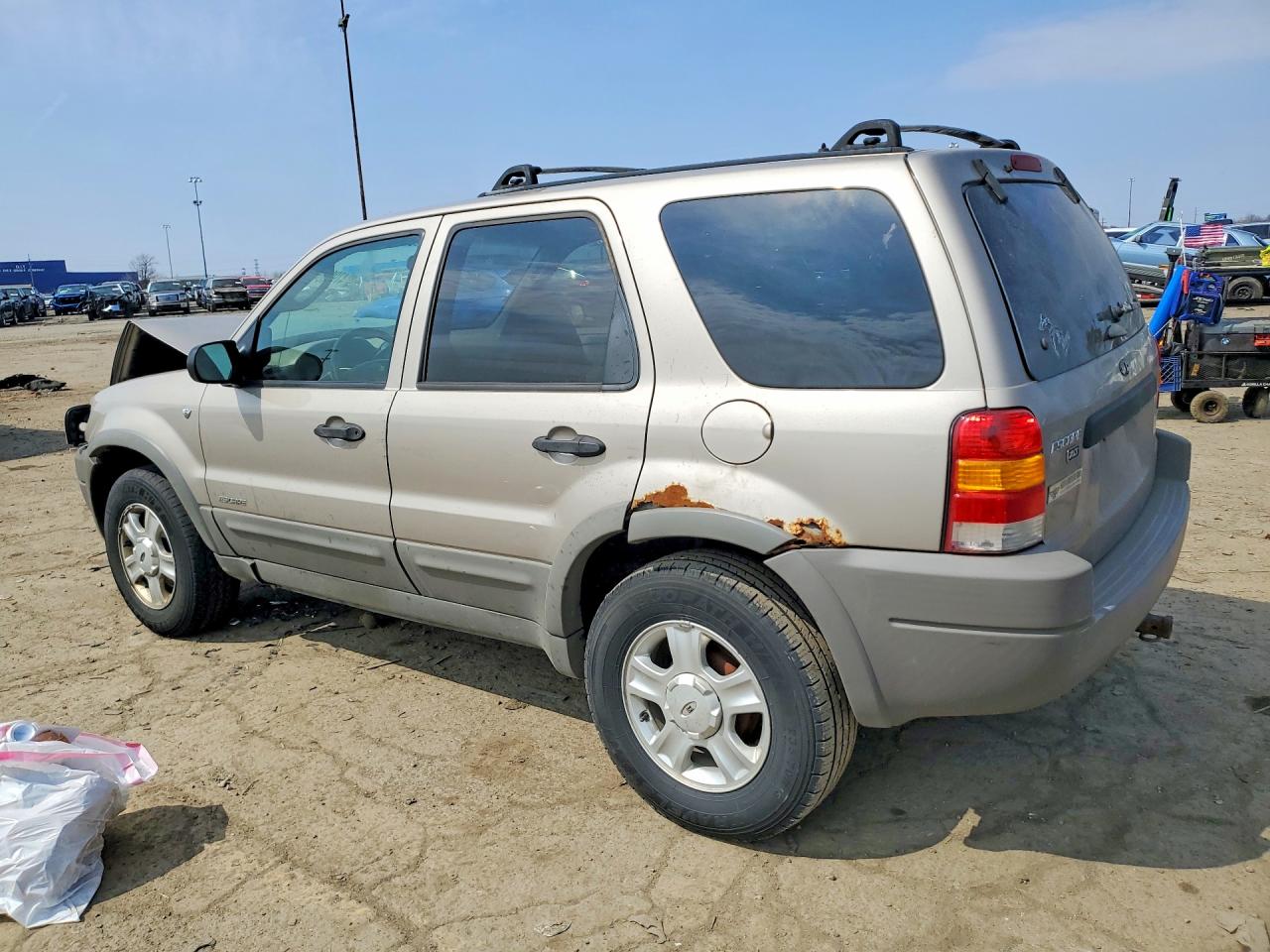 2001 Ford Escape VIN 1FMYU04181KB28143 photo 2