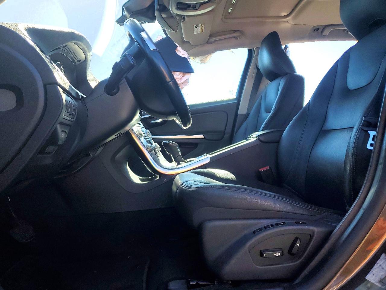 2018 Volvo V60 VIN YV440MWK5J2058058 photo 7