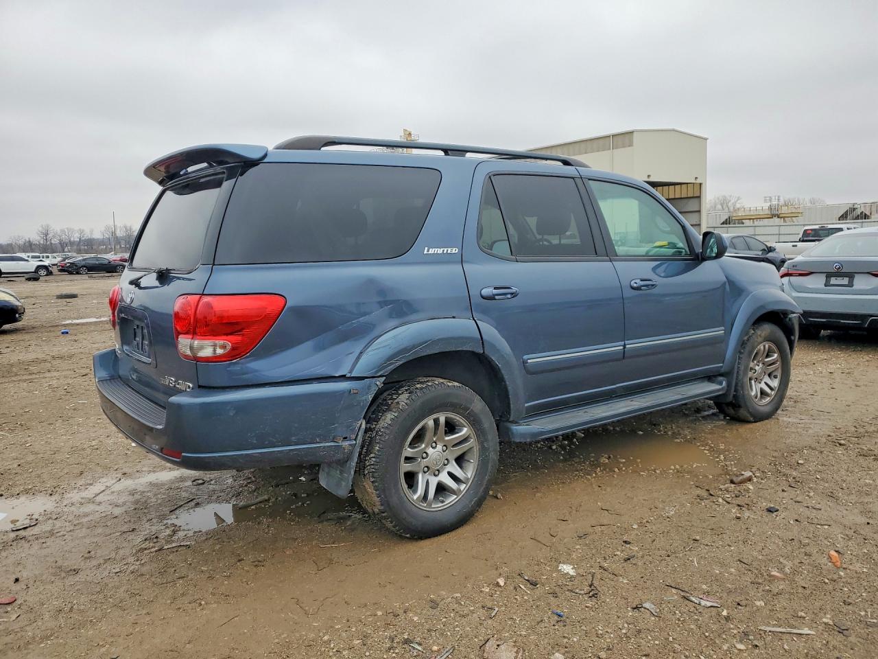 2005 Toyota Sequoia VIN 5TDBT48A25S238327 photo 3