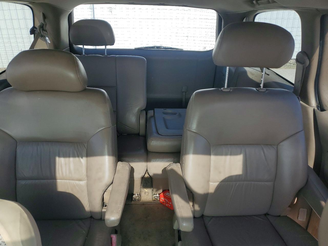 2000 Toyota Sienna VIN 4T3ZF13C1YU180419 photo 10