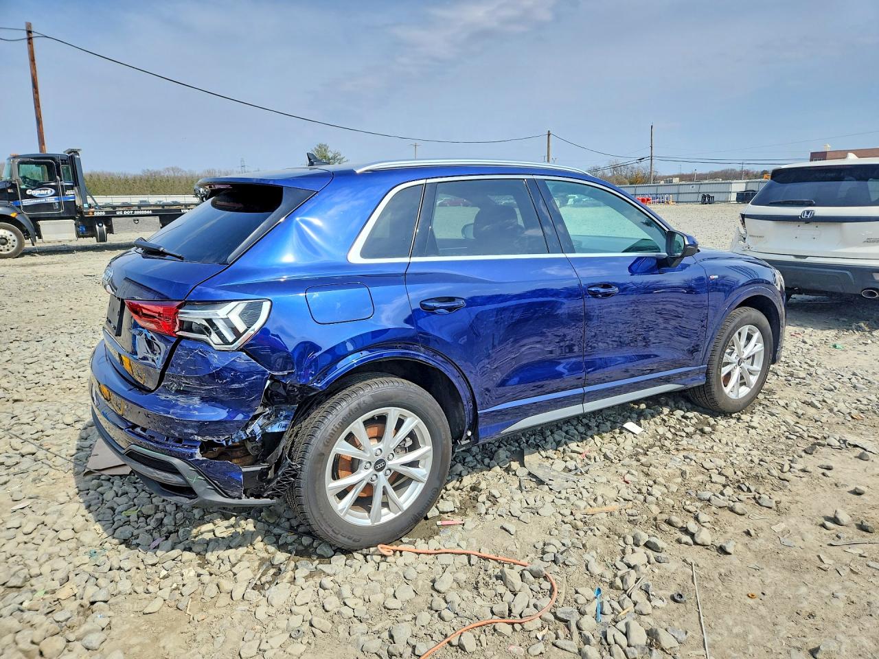2023 Audi Q3 VIN WA1EECF37P1022540 photo 3