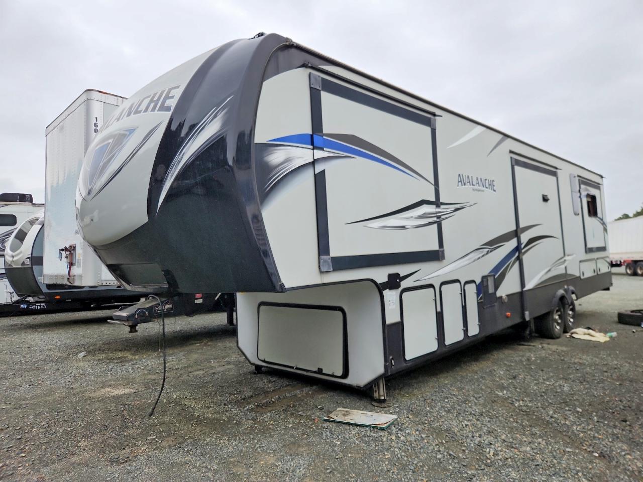 2019 KEYSTONE Avalanche VIN 4YDF3762XKE760037 photo 2