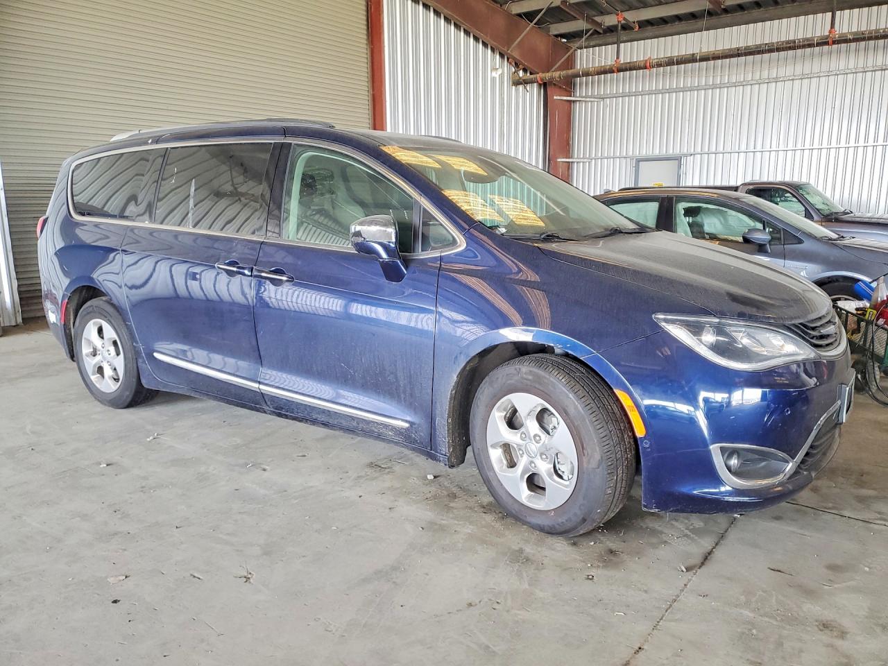 2018 Chrysler Pacifica VIN 2C4RC1N79JR230136 photo 4