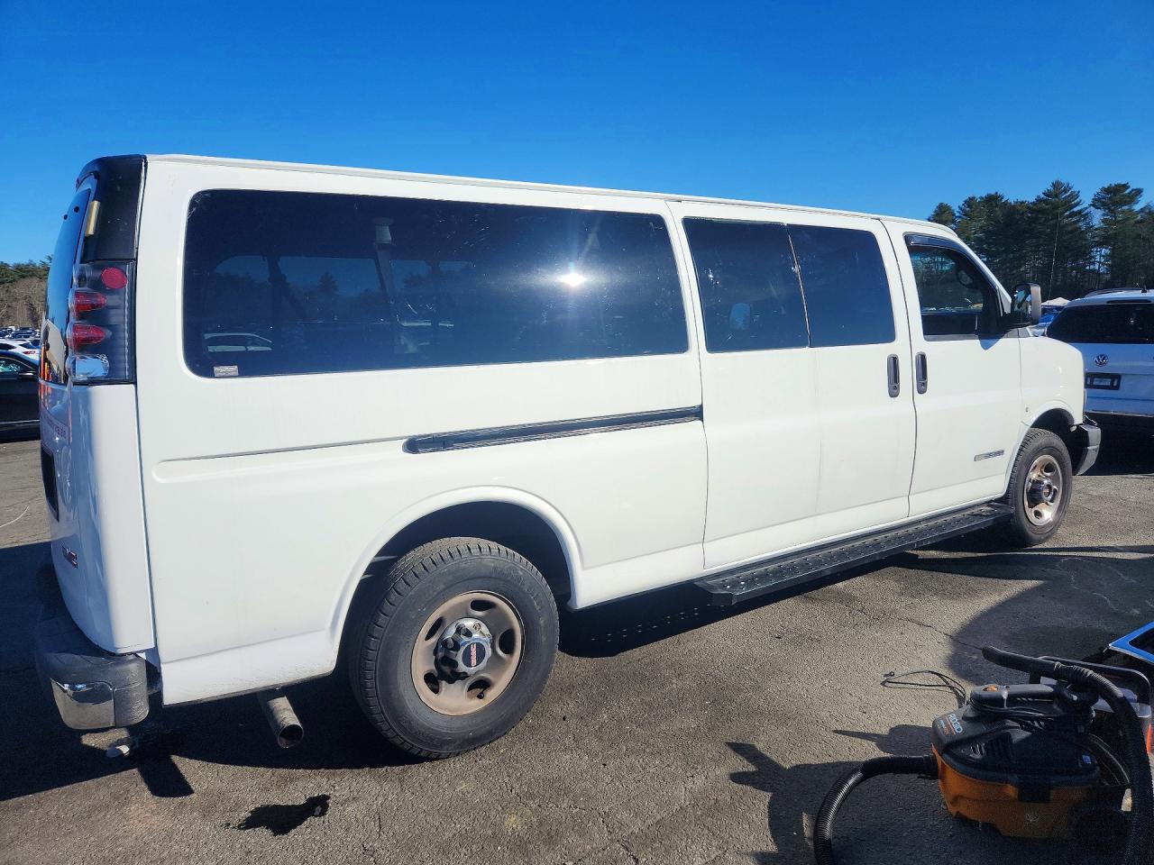 2006 GMC Savana VIN 1GJHG39U761236596 photo 3