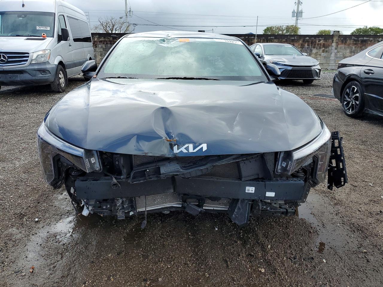 2025 Kia All other VIN 3KPFU4DE6SE211435 photo 5
