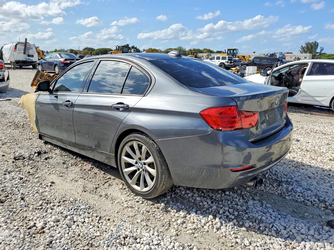 2012 BMW 3 series VIN WBA3A5C57CF347094 photo 2