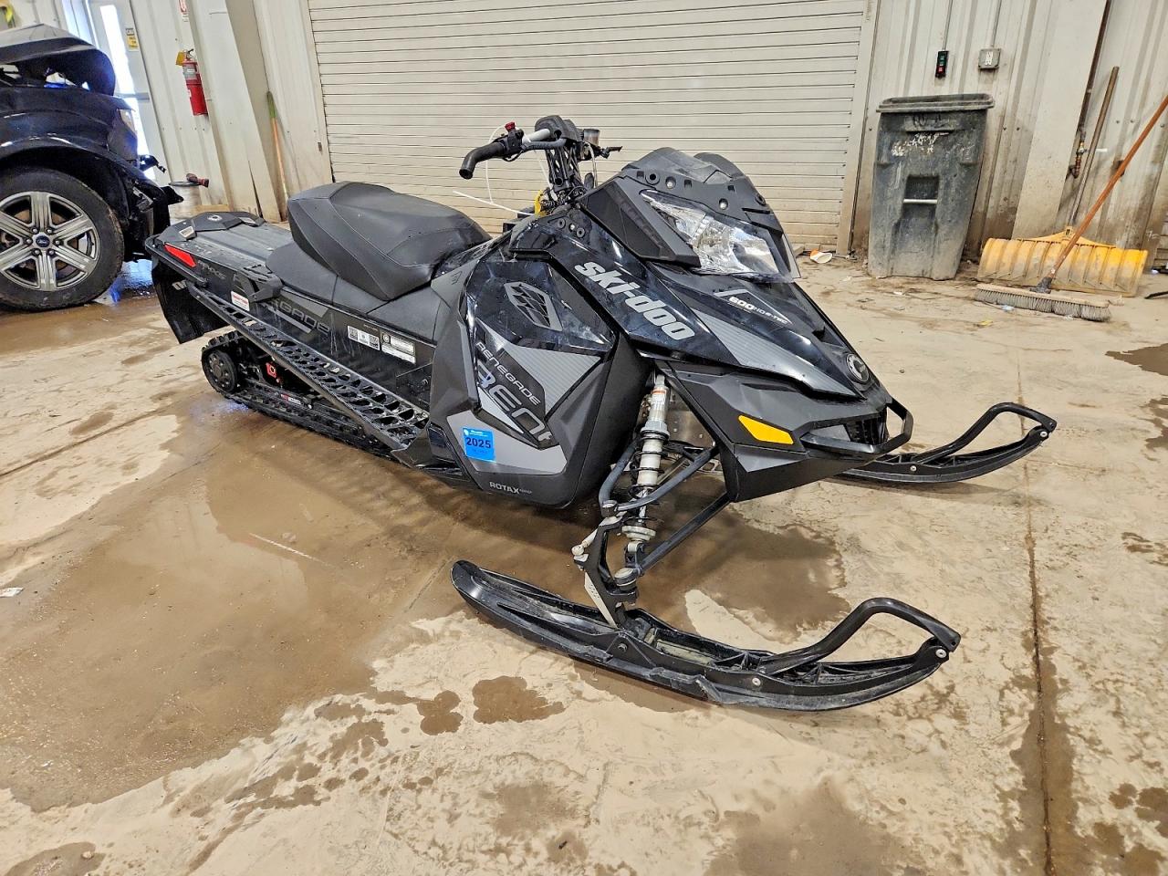 2017 SKI Renegade s VIN 2BPSBXHA1HV000591 photo 2