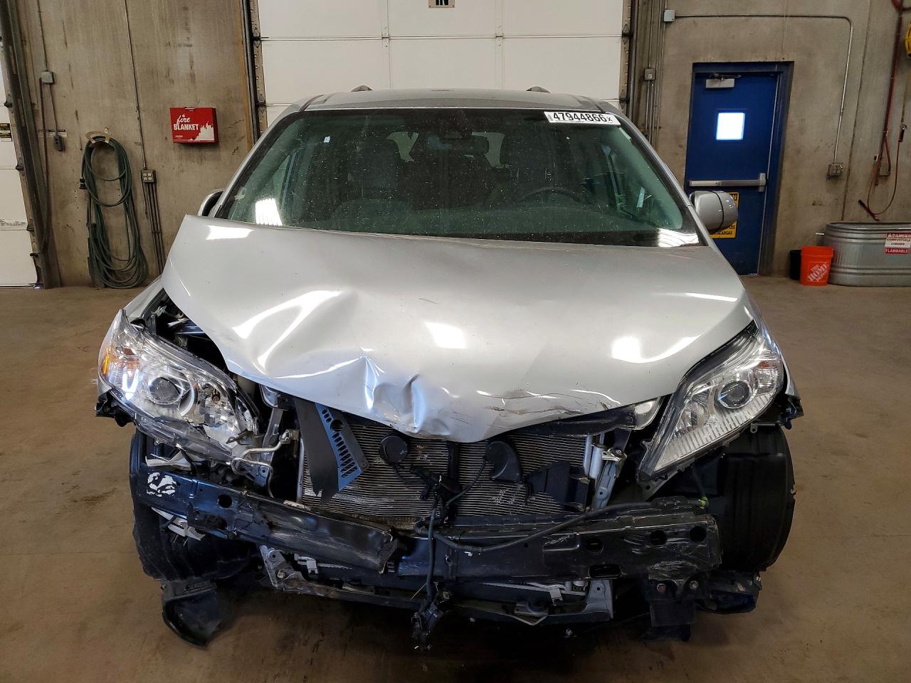 2019 Toyota Sienna VIN 5TDKZ3DC6KS983898 photo 5