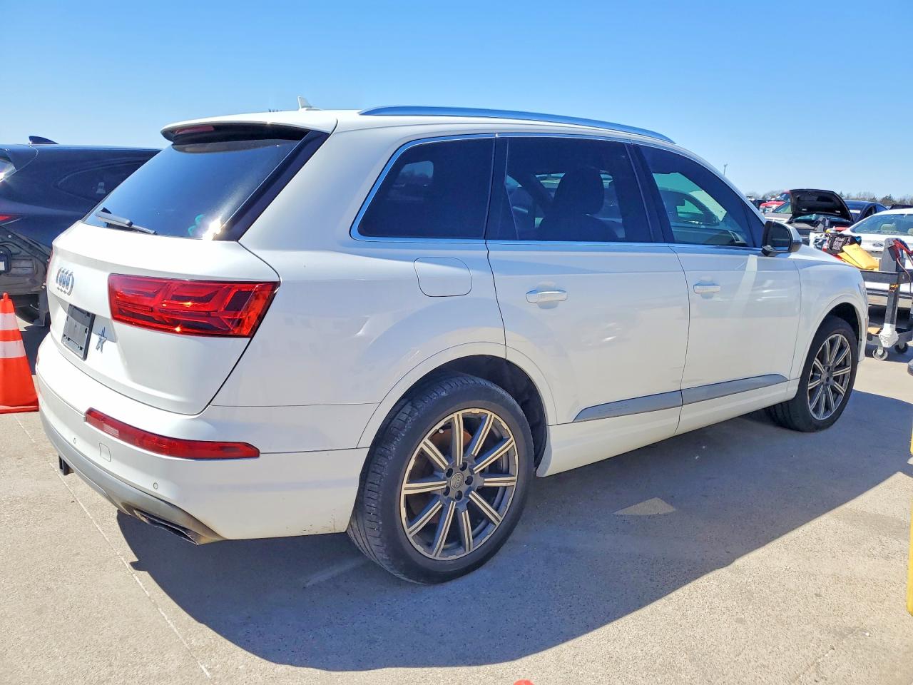 2018 Audi Q7 VIN WA1LHAF75JD002749 photo 3