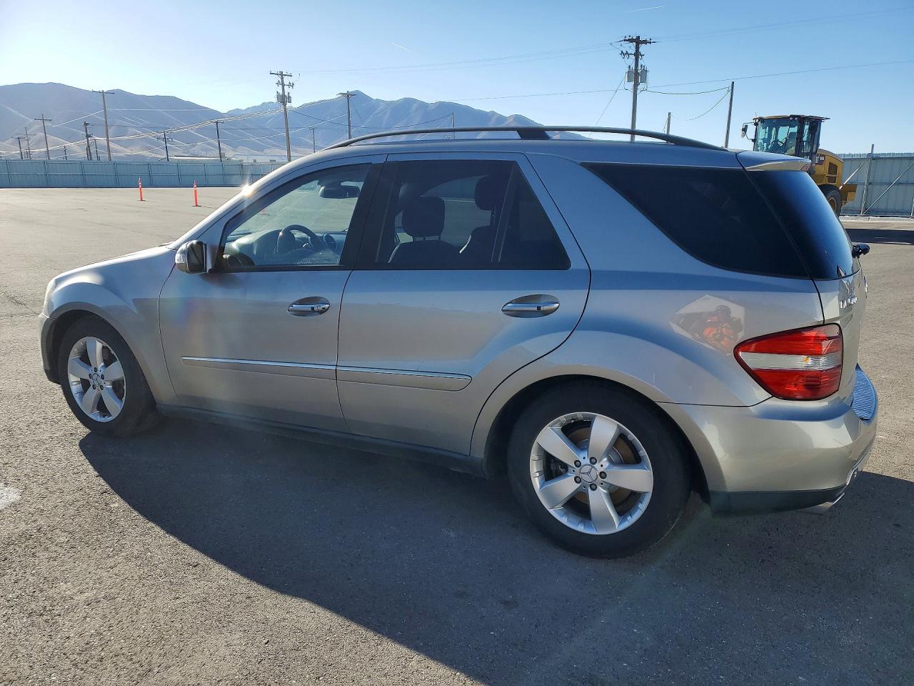 2006 Mercedes-Benz Ml VIN 4JGBB75E76A005680 photo 2