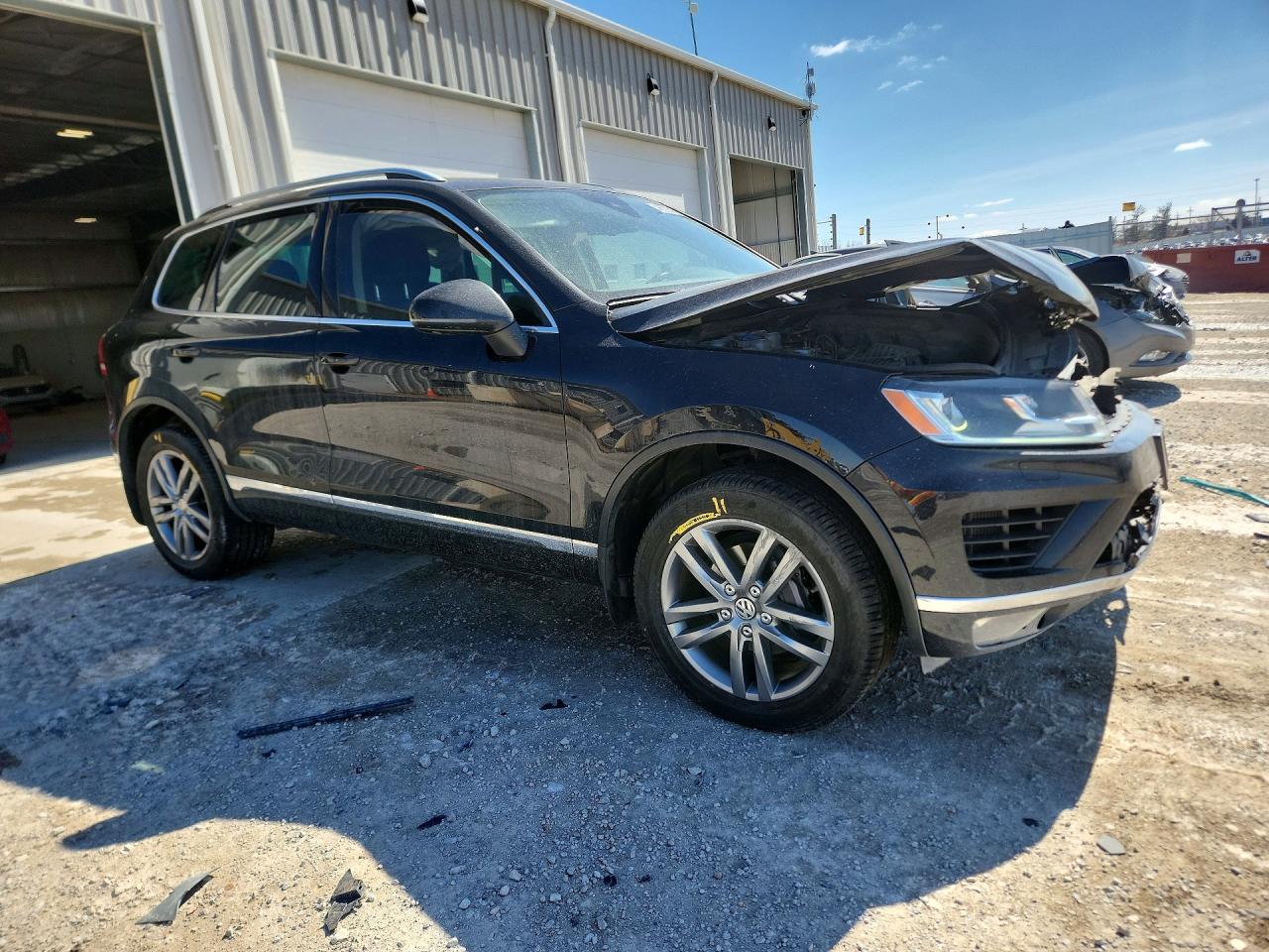 2016 Volkswagen Touareg td VIN WVGEP9BPXGD003633 photo 4
