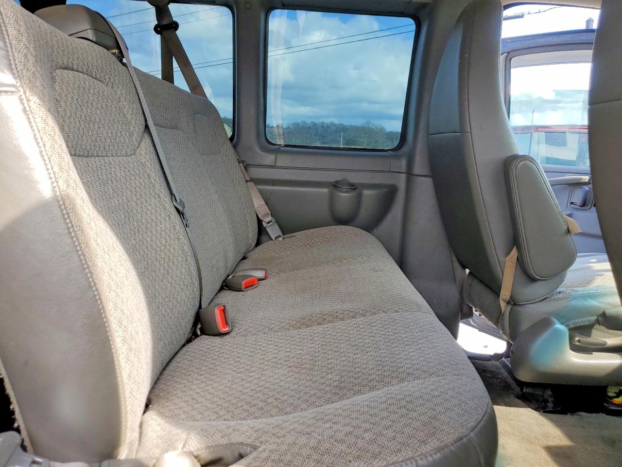 2010 Chevrolet Express g1500 VIN 1GNUGBD43A1170426 photo 11
