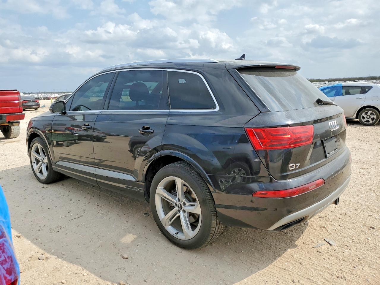 2019 Audi Q7 VIN WA1VAAF70KD007467 photo 2