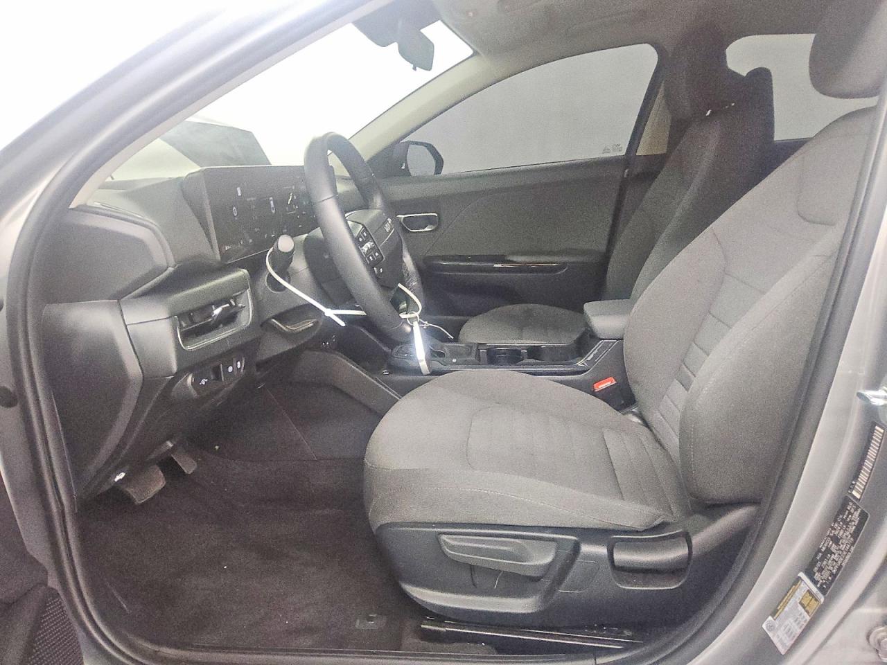 2025 Kia All other VIN 3KPFU4DE2SE144719 photo 7