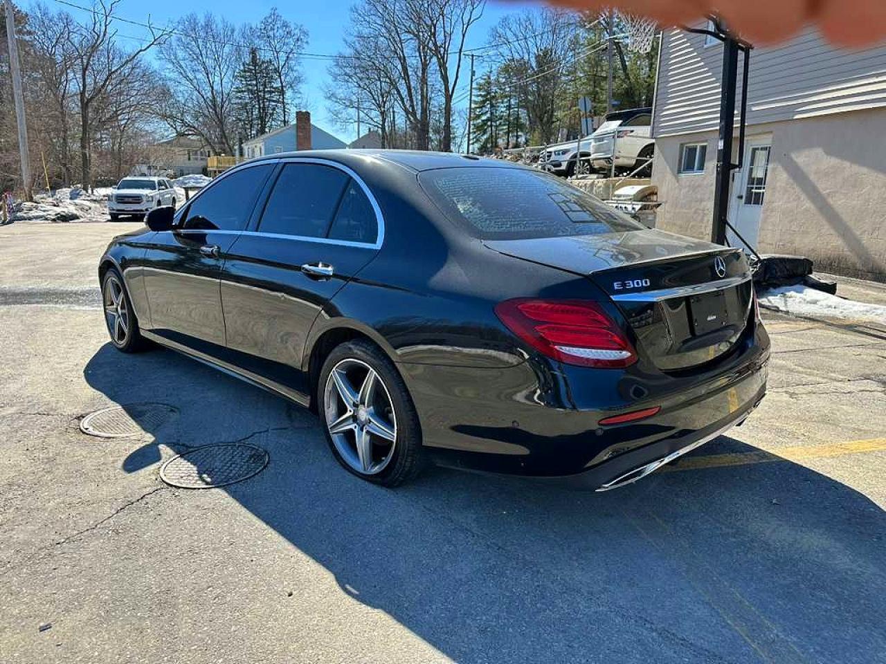 2017 Mercedes-Benz E-class VIN WDDZF4KBXHA053876 photo 2
