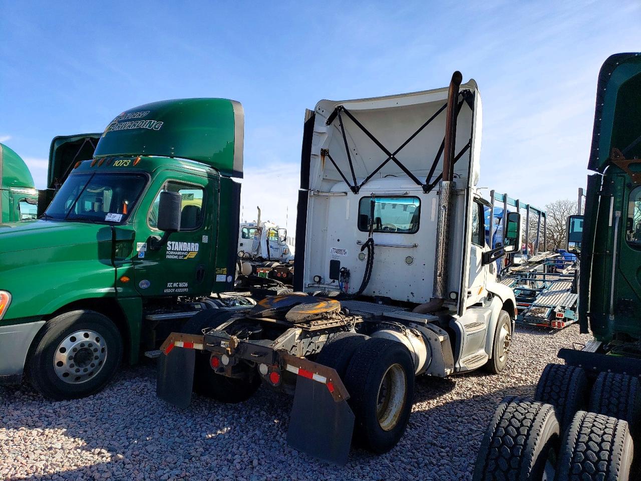 2017 PETERBILT All models VIN 1XPBA48X8HD429002 photo 4