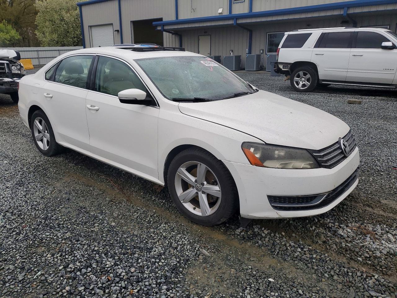 2013 Volkswagen Passat VIN 1VWBP7A32DC062622 photo 4