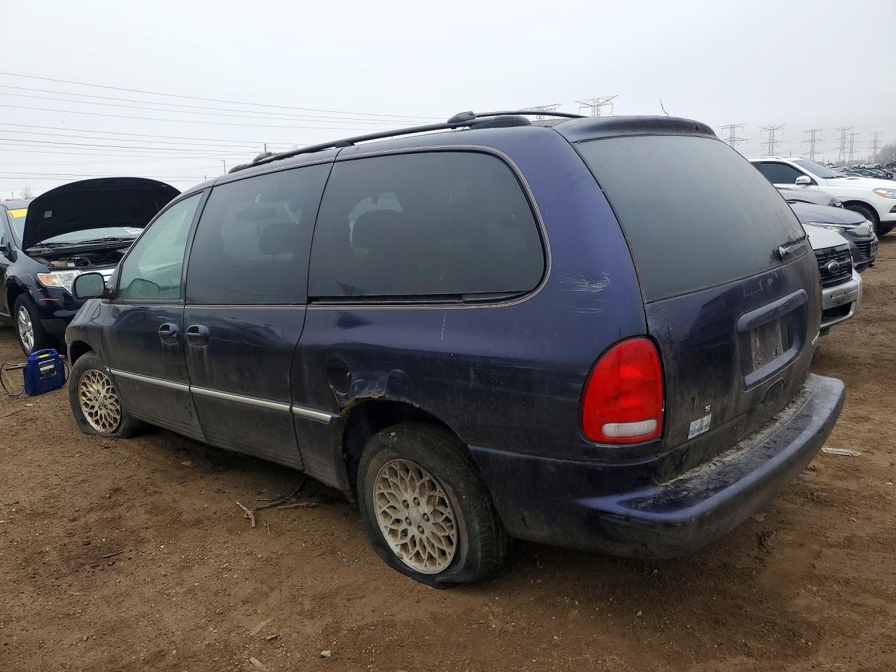 1998 Chrysler Minivan VIN 1C4GP64L4WB510270 photo 2