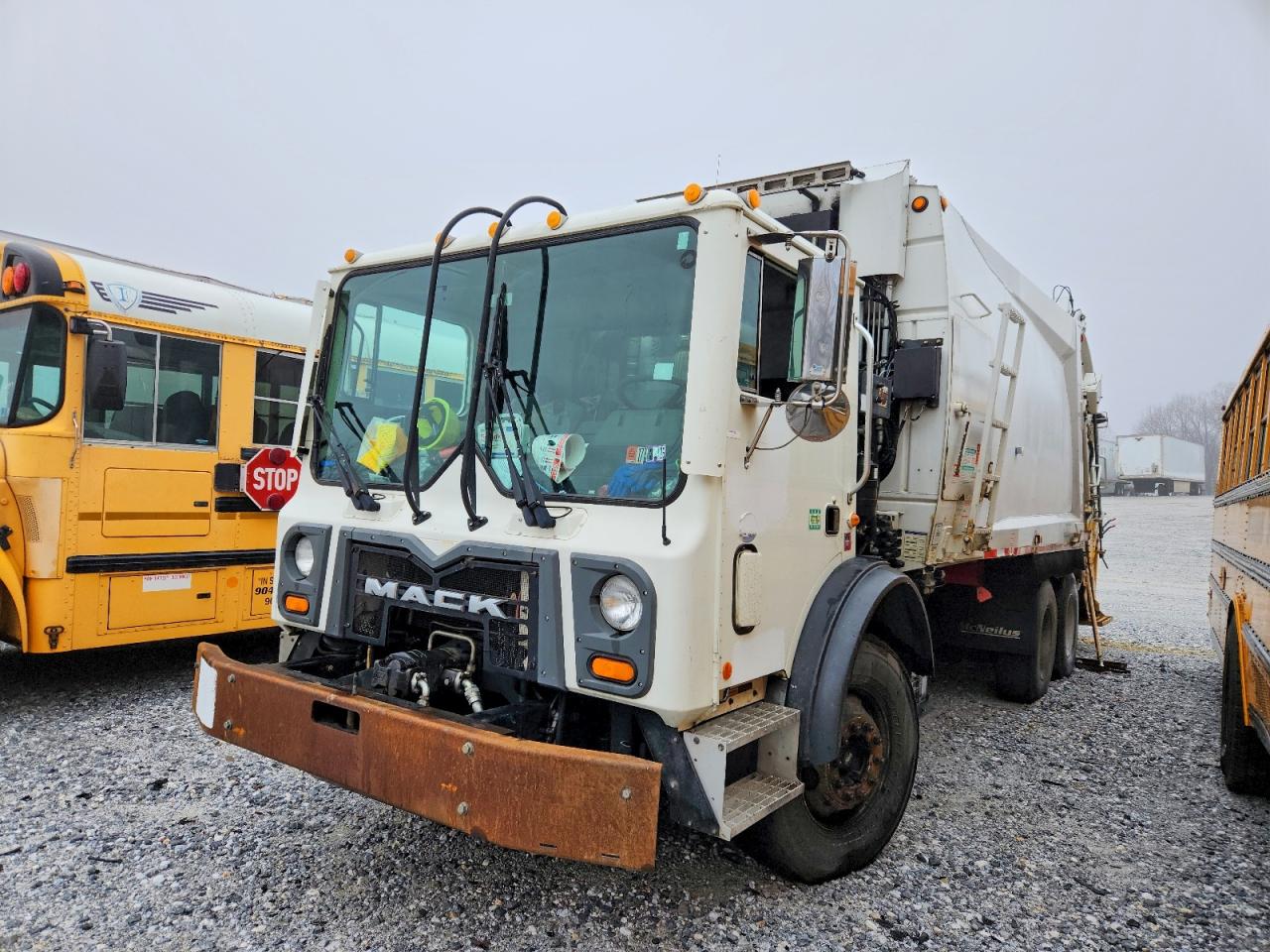 2016 MACK Unknown VIN 1M2AV02C0GM014248 photo 2