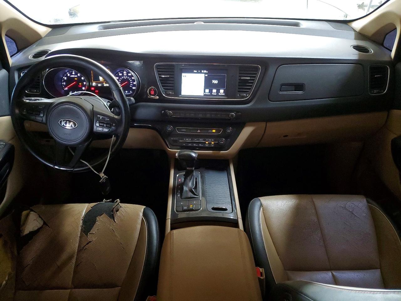 2018 Kia SEDONA VIN KNDMC5C16J6380728 photo 8